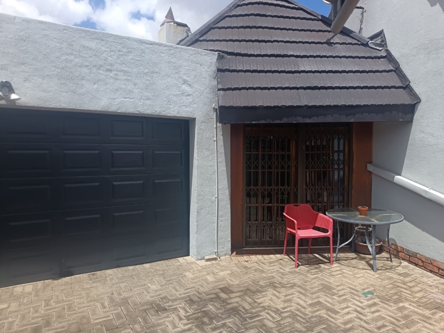 3 Bedroom Property for Sale in Roylglen Gardens Northern Cape